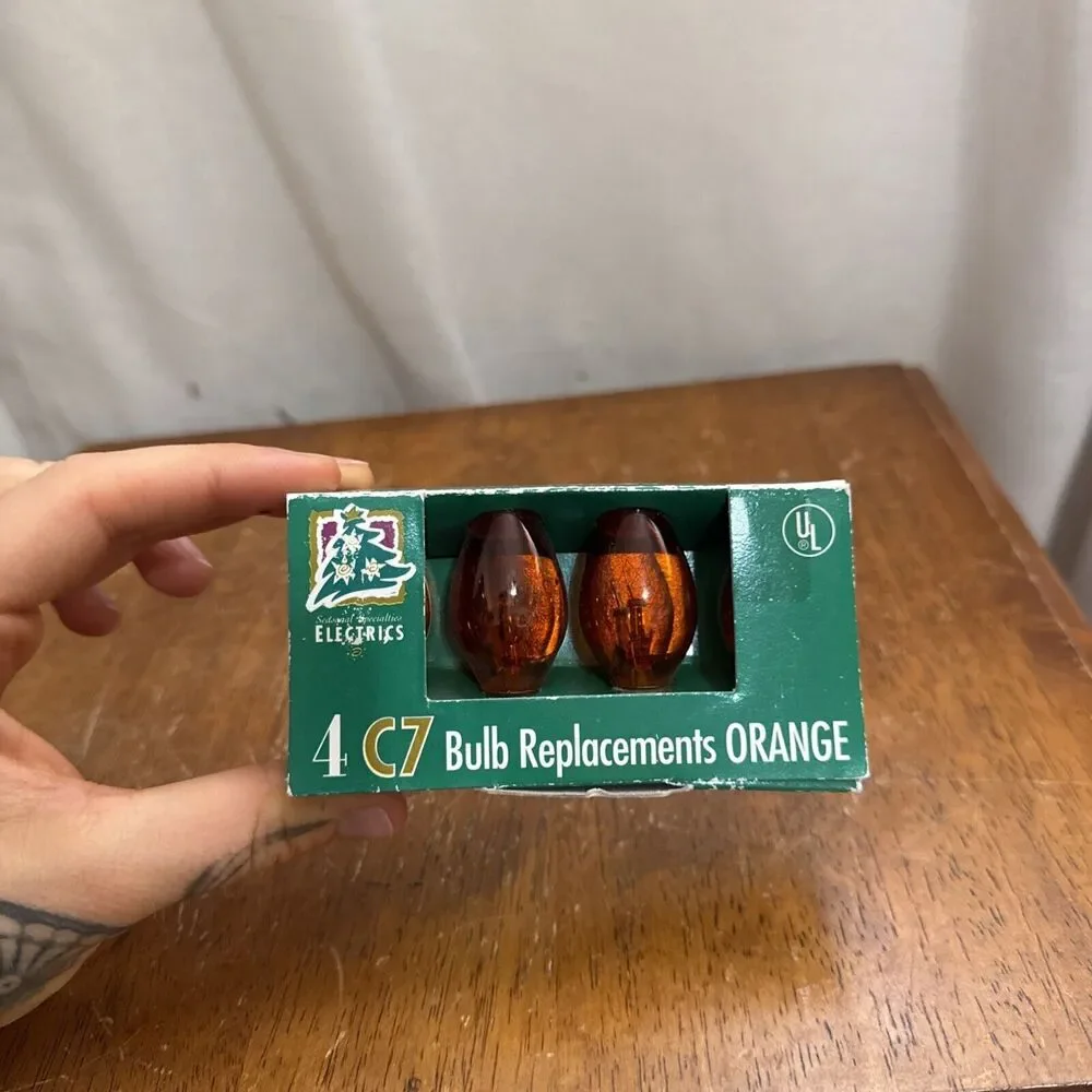 Vintage‎ 1995 Lot of 4 Replacement Christmas Bulbs Lights C-7 Orange Colored